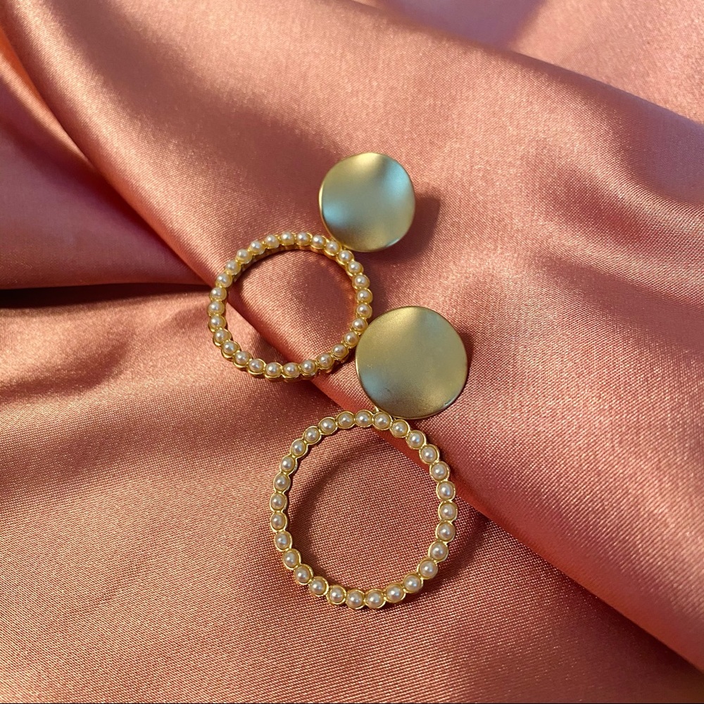 💙💕💕Last one Golden Circle Pearls Drop Earrings - Picture 2 of 9